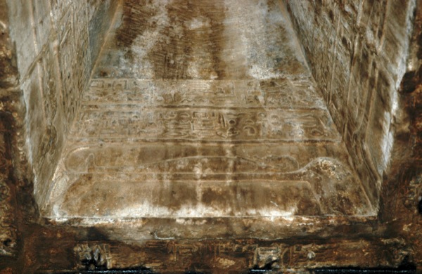 V001